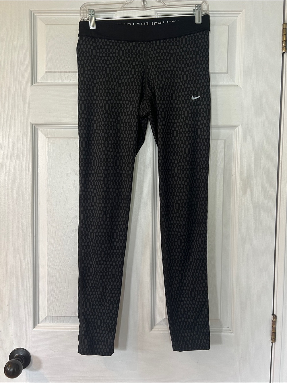 Nike Black and Dark Gray Patterned Leggings